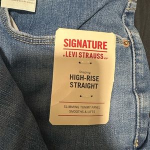 Signature by Levi. High-rise straight